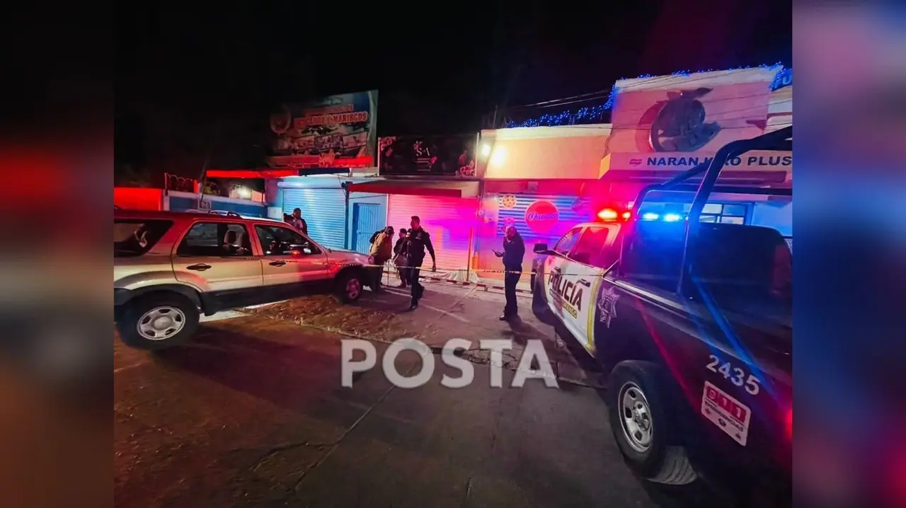 El adulto aparentemente sufrió una crisis médica, motivo por el que se desvaneció en una banqueta, donde perdió la vida. Foto: Especial/POSTAMX.