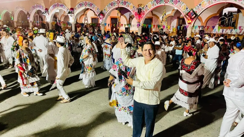 Joven umanense impulsa las fiestas tradicionales en toda la península de Yucatán