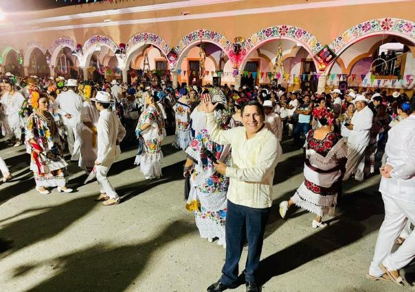 Joven umanense impulsa las fiestas tradicionales en toda la península de Yucatán