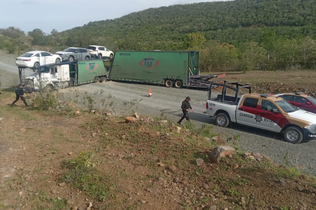 El tráiler tipo nodriza fue localizado en las inmediaciones del ejido Las Lajas, de Aldama. Foto: Agencia.