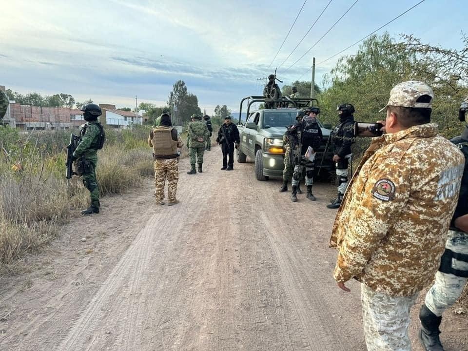 El sitio donde fueron hallados, es identificado como un cruce de ductos de Pemex, por lo que (se supone) se trató de un ajuste de cuentas. Foto: Guardia Nacional.