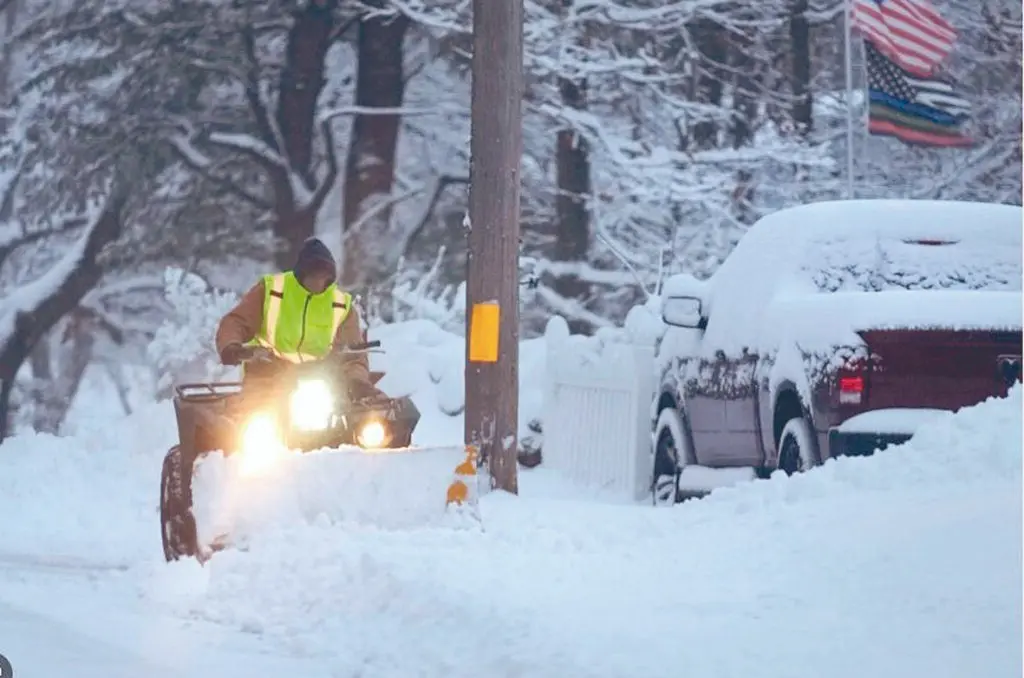 Se espera que este sistema se desplace a través de las Montañas Rocosas y la cadena montañosa de Sierra Nevada el miércoles y jueves. Foto: AP.