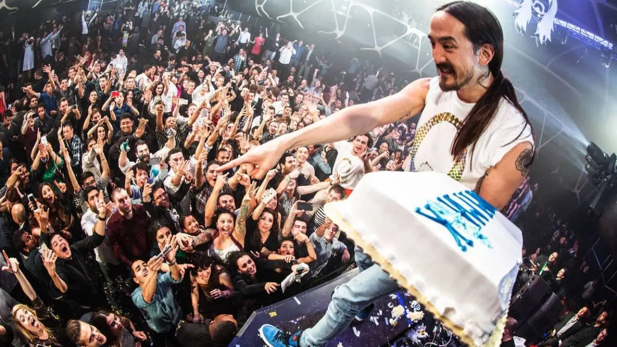 Steve Aoki y el tradicional Cake Face. Foto: Redes sociales