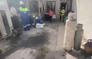 Explota tanque de gas en vivienda de San Nicolás; hay tres lesionados
