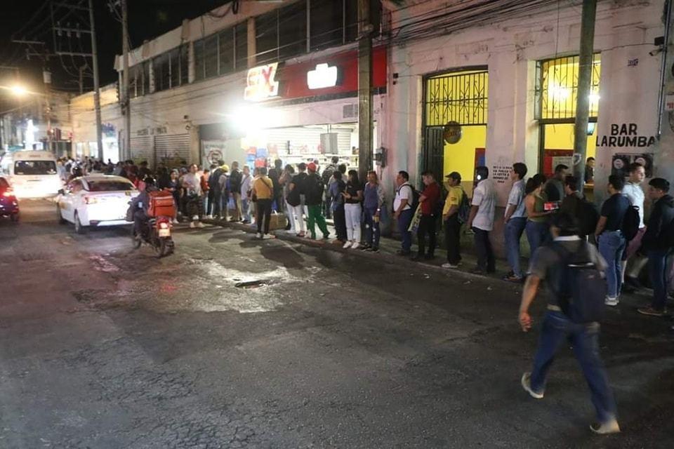 Usuarios del transporte público de Mérida se vieron afectados el miércoles por la noche por el conflicto en la Alianza de Camioneros de Yucatán.- Foto de Marca Yucatán