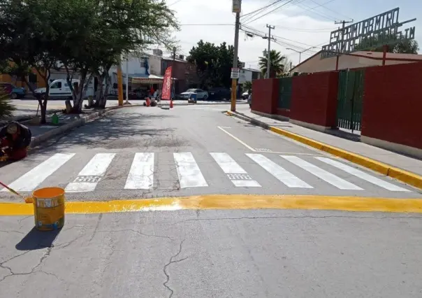 Realizan labores de señalización en escuelas de Torreón