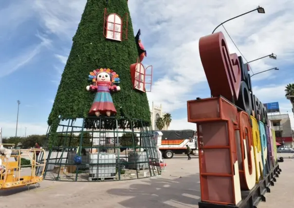 Inicia retiro de decoración navideña en Torreón