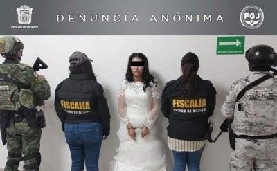 Detienen a presunta extorsionadora en Edoméx con todo y vestido de novia. Foto: FGJEM