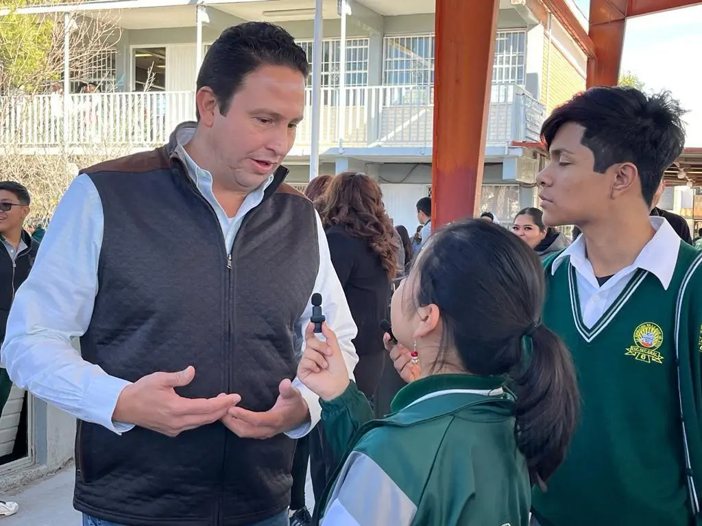 Díaz será padrino de generación de un grupo de alummnos. (Fotografía: Claudia Almaraz)