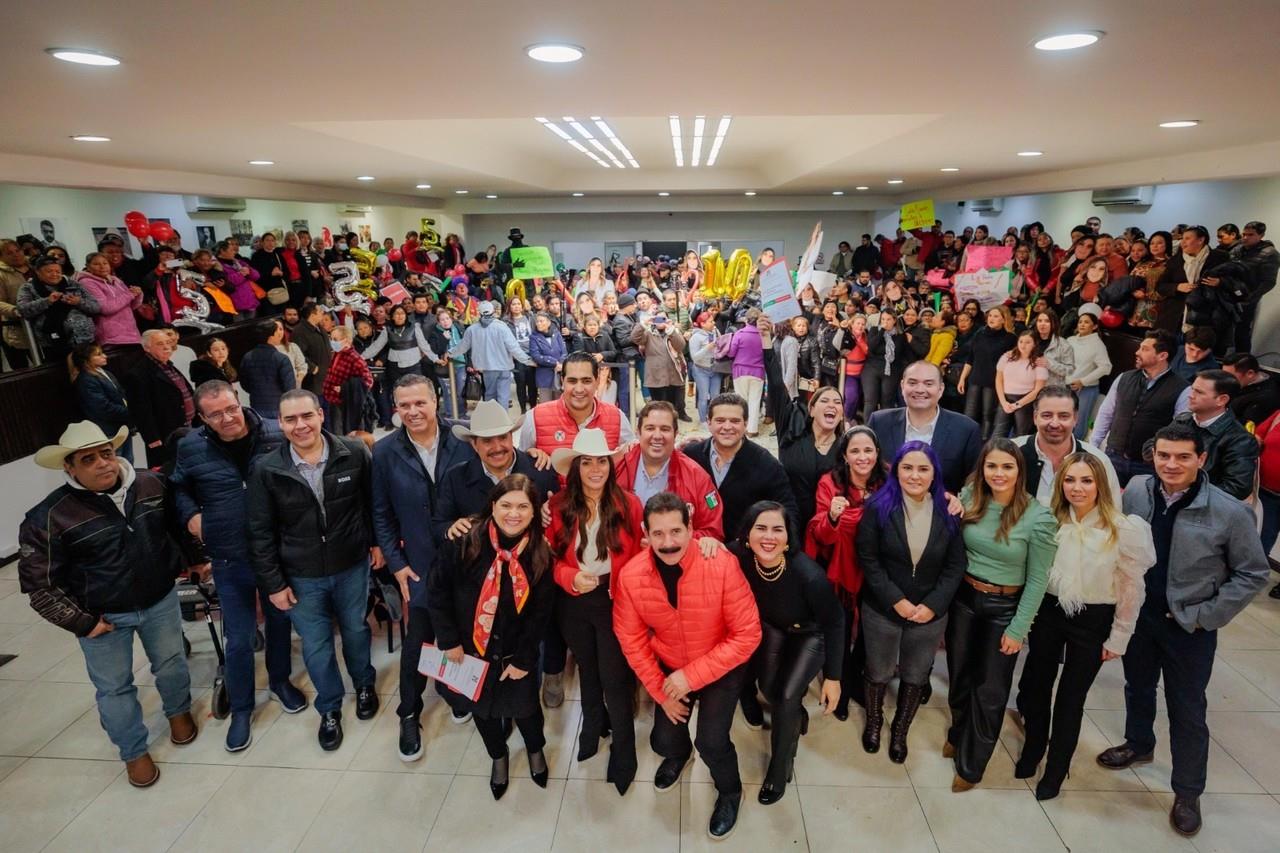La primera en realizar su registro como aspirante a Senadora por este partido, fue la diputada federal Karina Marlen Barrón Perales. Foto: Especial.