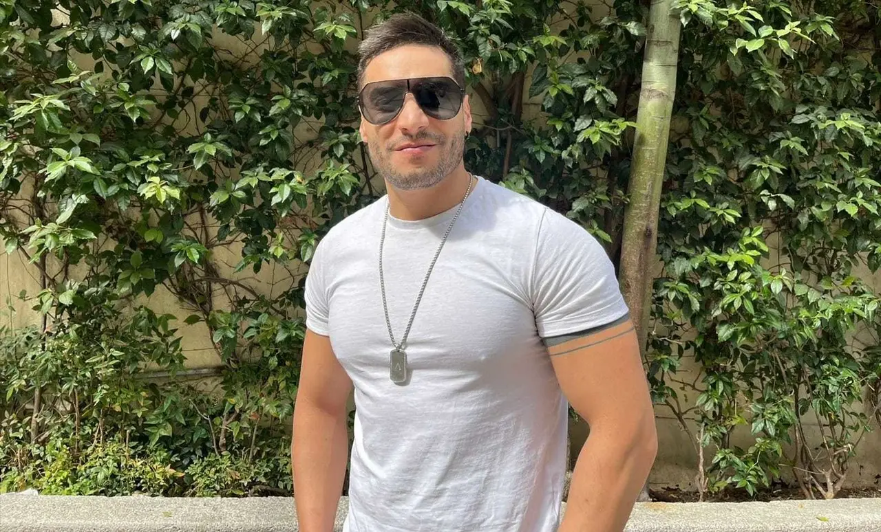 Alex Perea: de héroe cibernético a amo de casa