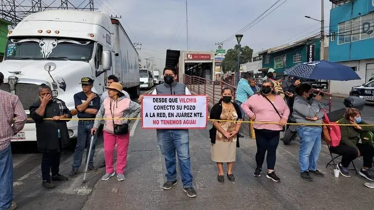 Nuevo bloqueo en Ecatepec por falta de agua. Foto: Orlando Salinas