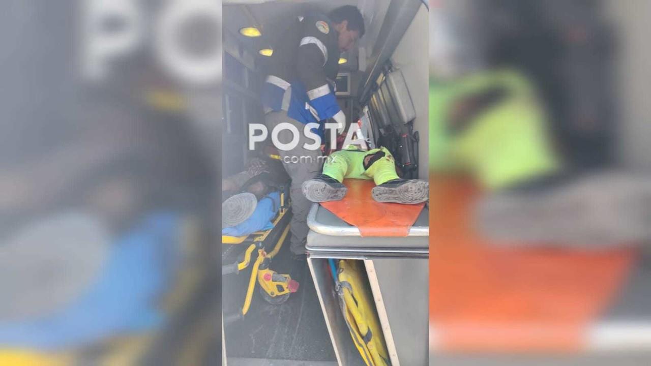 Cuando los paramédicos de las ambulancias UMT y Cruz Roja llegaron al lugar, encontraron a un hombre con impactos de bala en el abdomen y a una mujer con impactos de proyectil de arma de fuego en el tórax. Foto: Especial/ POSTAMX