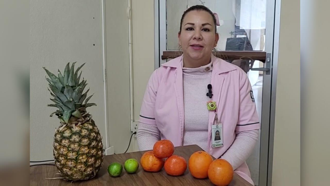 La nutricionista Rebeca Jiménez exhorto a la población a acercarse a los servicios de Nutrición y Dietética del IMSS en Coahuila / Foto: IMSS Coahuila
