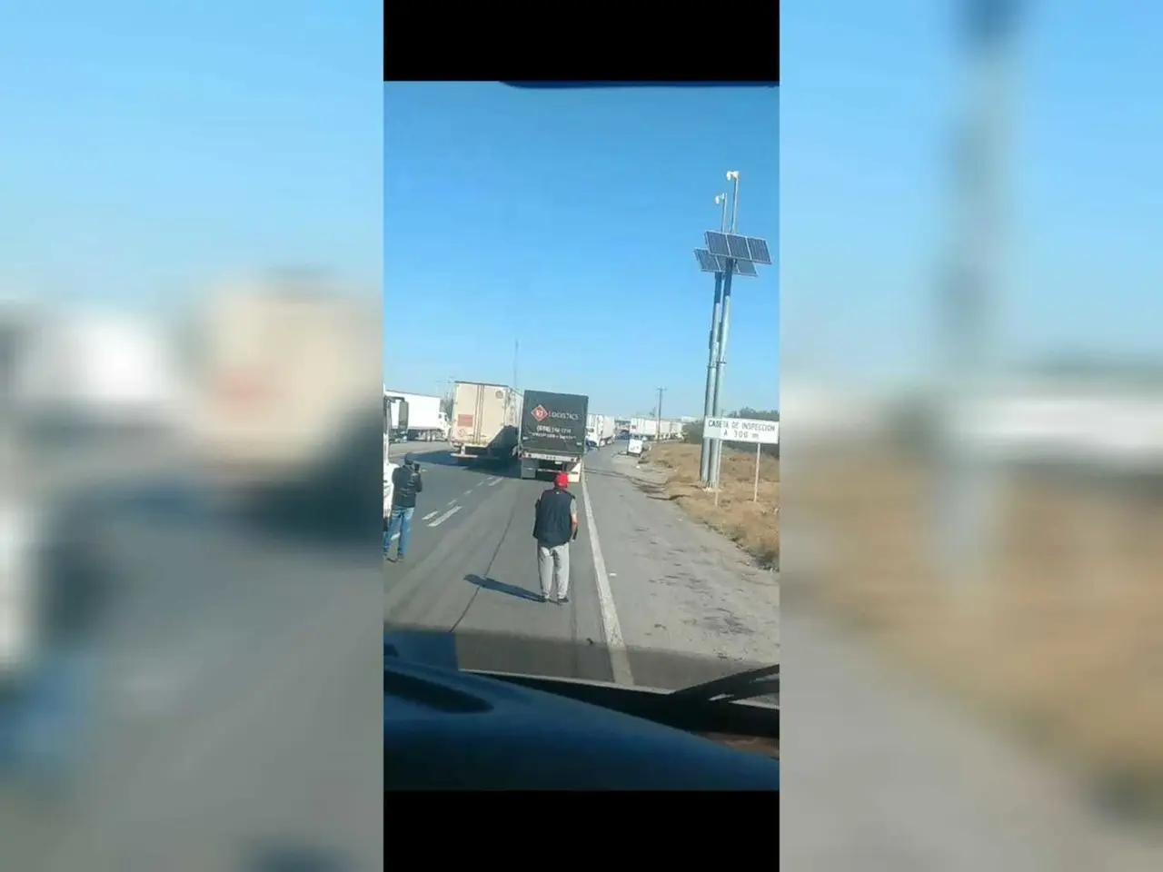 Dos elementos lesionados en la carretera Nuevo Laredo-Monterrey, en el kilómetro 26. Foto: Posta MX.