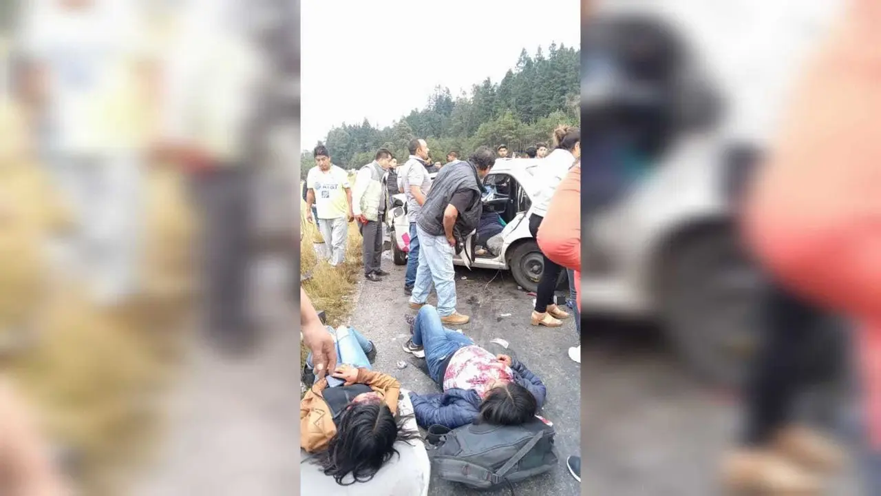 Pasaron más de tres horas para que los cuerpos sin vida de las víctimas fueran retirados del lugar del accidente. Foto: FB Ruta Sur