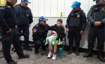 Resguardan policías de la SSC a niño extraviado en estación Aquiles Serdán