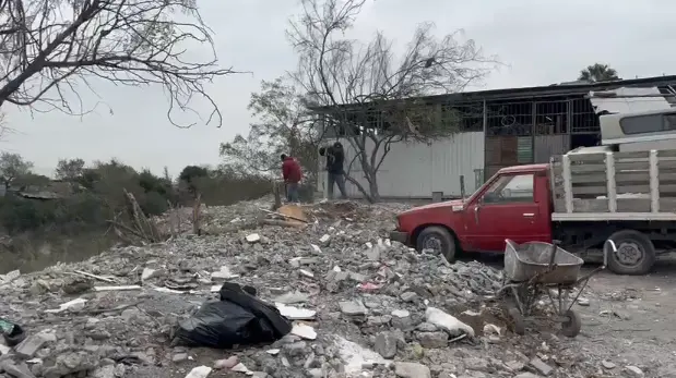 Detienen y multan a dos hombres por contaminar Río Pesquería en Escobedo