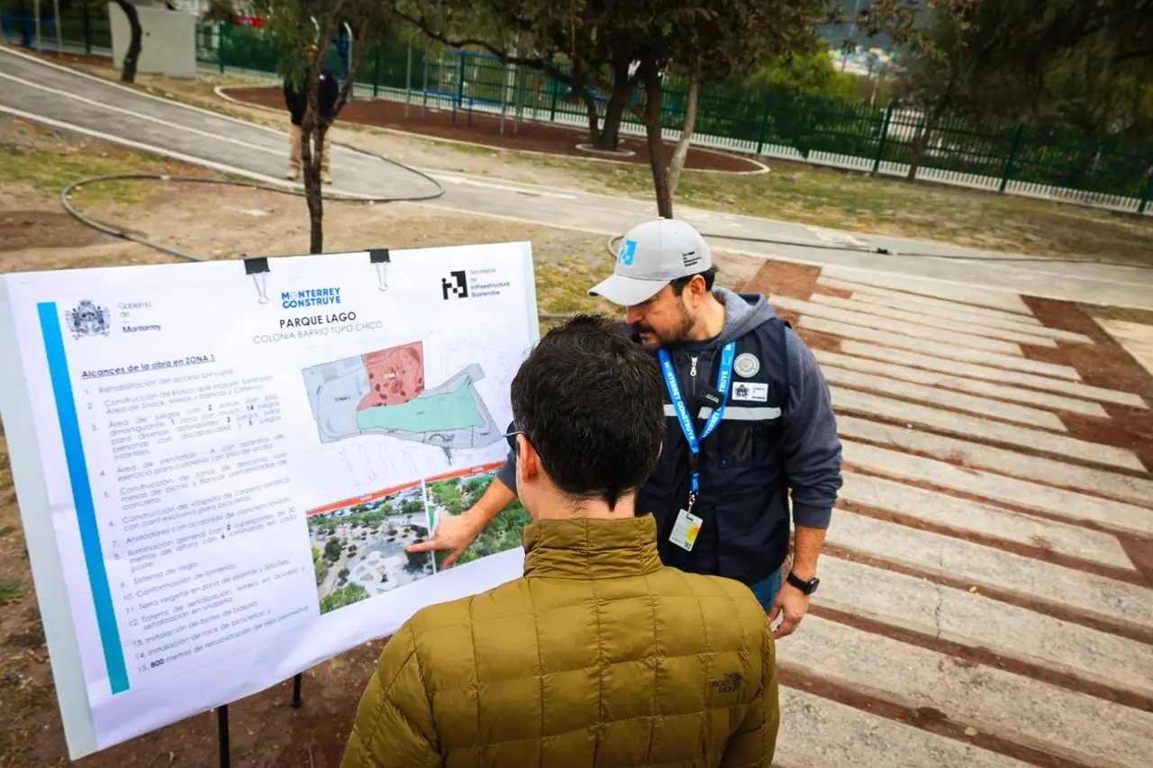 Luis Donaldo Colosio supervisa las obras del parque Lago