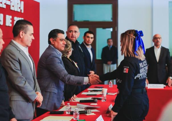 Certifican a 37 nuevos elementos policiales en Tlalnepantla