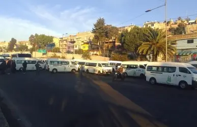 Severas afectaciones viales por bloqueo de transportistas en Naucalpan