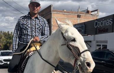 “Didi Horse”: Felipe y su caballo reparten comida en Durango