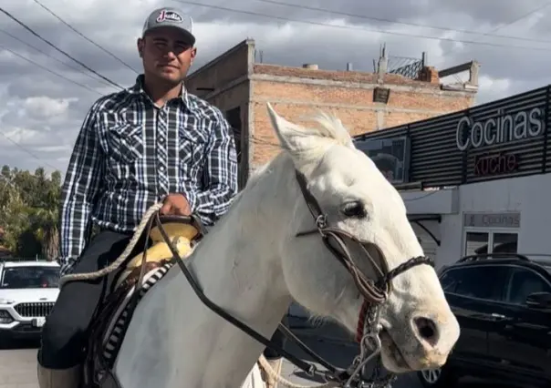 “Didi Horse”: Felipe y su caballo reparten comida en Durango