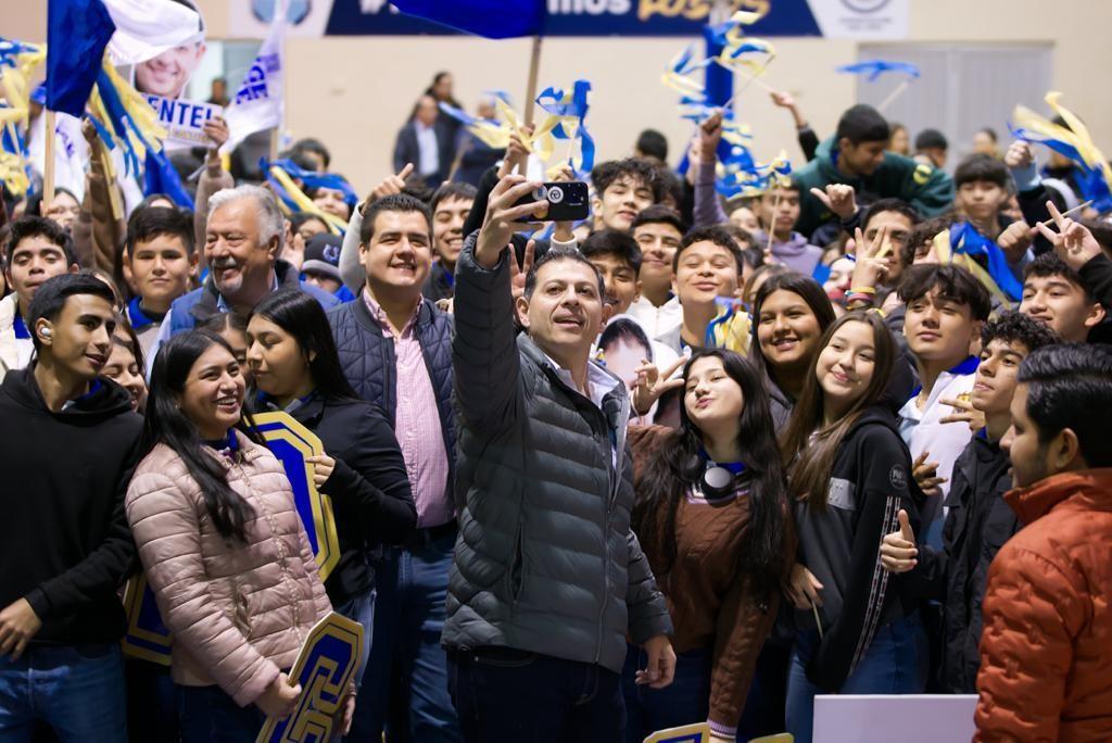 El candidato visitó las instalaciones de la Escuela de Bachilleres “Luis Donaldo Colosio Murrieta”, la Facultad de Administración y Contaduría, la Escuela de Ciencias de la Salud y la Escuela de Medicina. (Fotografía: Cortesía)