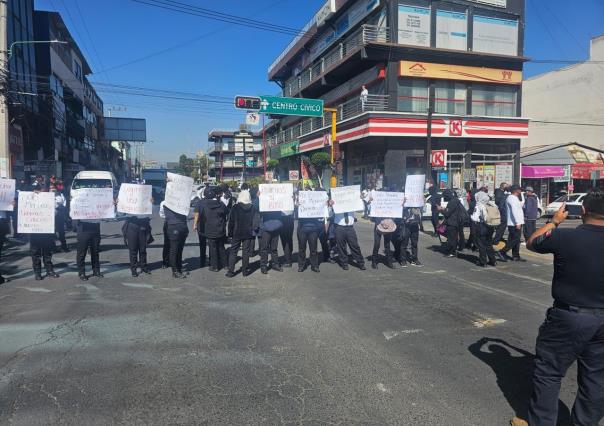 Protestan policías de Ecatepec por falta de empleo y pago