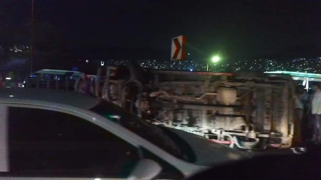 VIDEO | Deja 7 heridos volcadura en autopista México-Pachuca