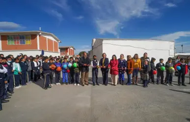 Construyen cancha en escuela de Ramos Arizpe a través de Mejora