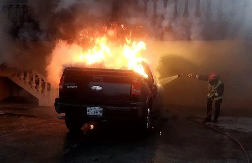 Gracias a la pronta intervención de los equipos de emergencia, el incendio pudo ser controlado. Foto: Protección Civil de Nuevo León.