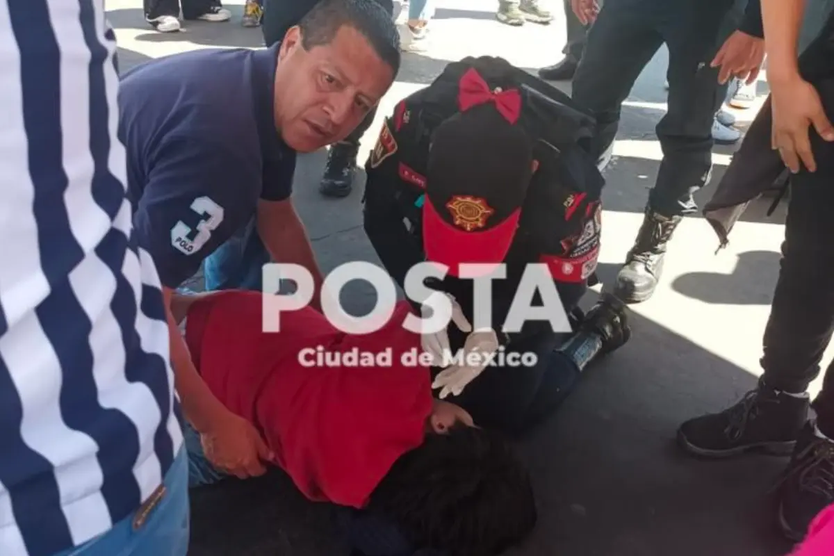 Muere joven al interior del Cetram Tacubaya por insuficiencia respiratoria. Foto y video: Ramón Ramírez
