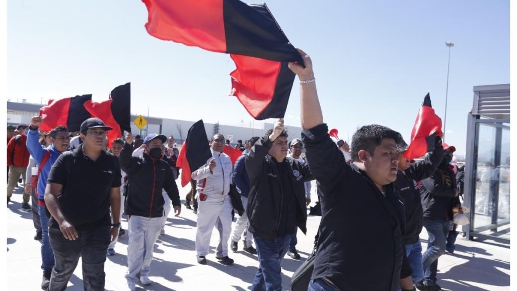 Huelga en planta de Audi en Puebla cumple más de 24 horas: ¡Aún no hay acuerdo!