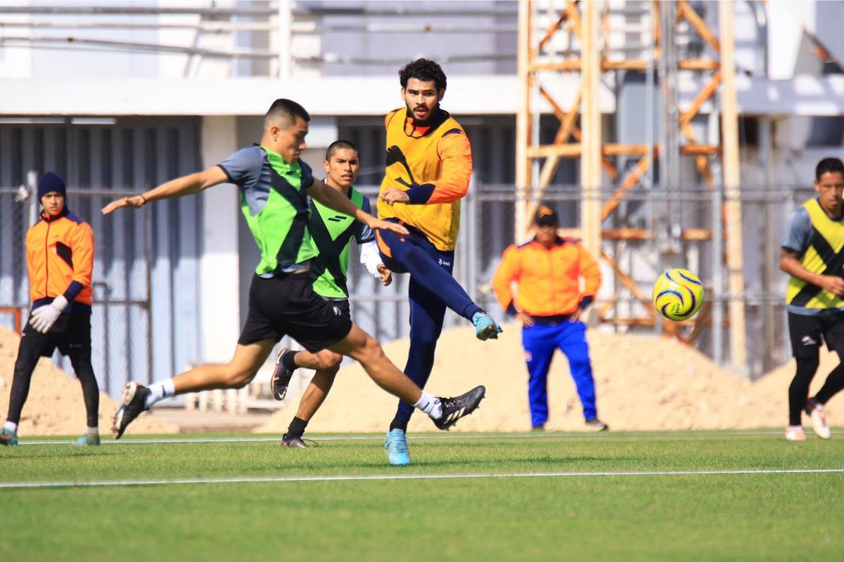 Trabajos de preparación durante la semana, previo al partido contra Celaya. Foto: Correcaminos