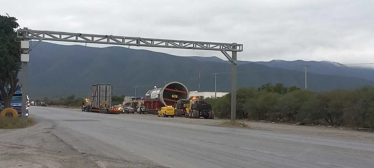 Traslado de Calderas, carretera Victoria - Tula. Foto: SSPT