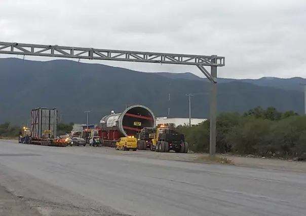 Cierran carretera por traslado de Calderas