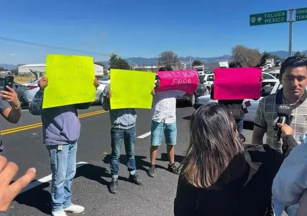 Taxistas bloquean la autopista Tenango-Ixtapan