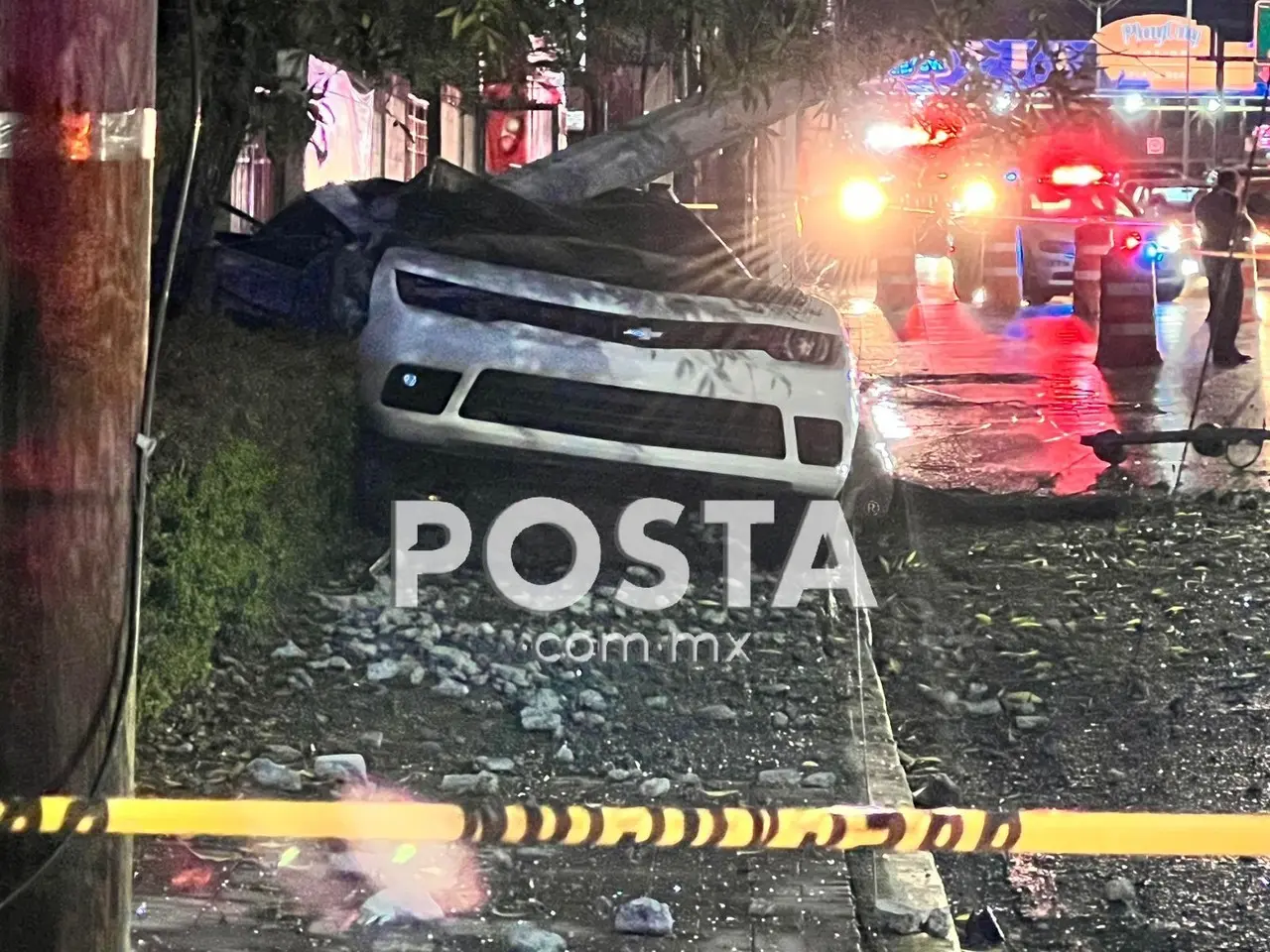 El Percance que dejó además problemas viales se dio entre la calle Juan de Dios Treviño y San Jerónimo, en la colonia San Jerónimo. Foto: Raymundo Elizalde.