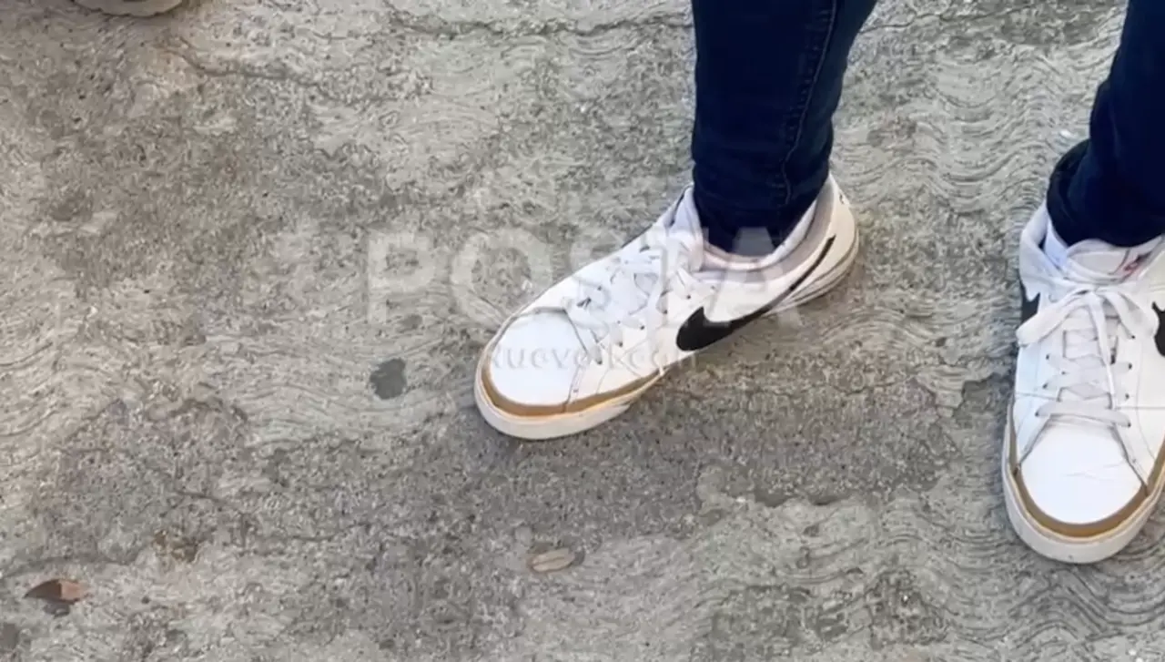 El joven, que se mantuvo en el anonimato, dijo que vio entrar a otro adolescente con una máscara y atacar a la estudiante. Foto: Especial/ Captura de pantalla