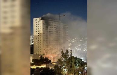 Se registra incendio en un edificio habitacional en Naucalpan