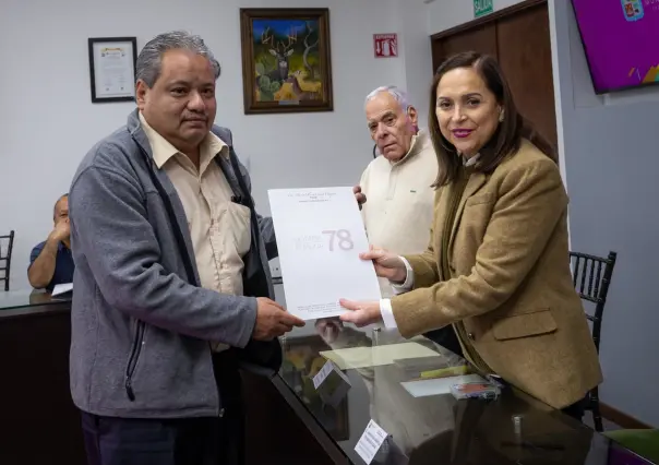 Cristina Díaz entrega escrituras a familias de colonia CNOP en Guadalupe