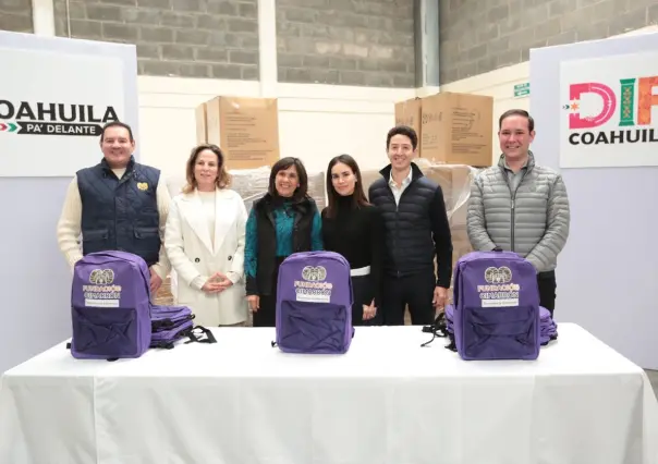 Donan mochilas para estudiantes de educación básica