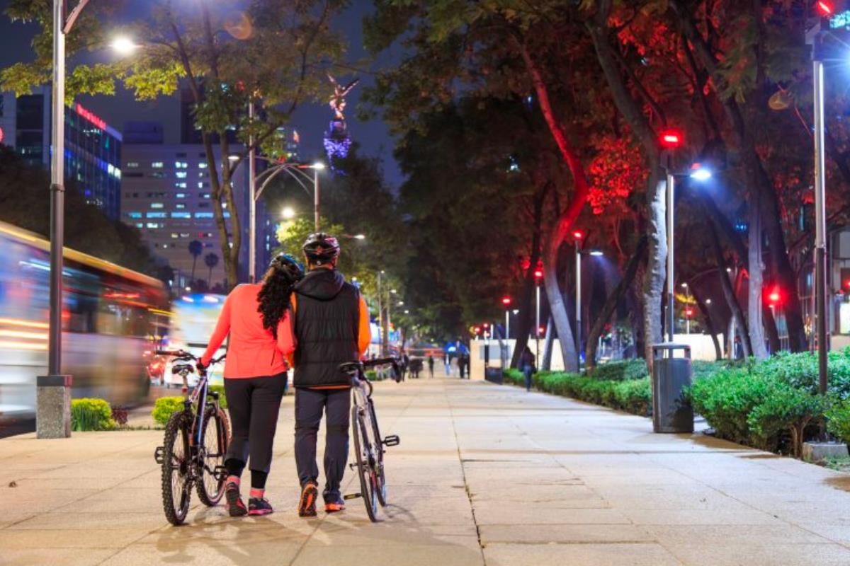 ¡Es una cita!, habrá paseo nocturno en bici del Día del Amor y Amistad en CDMX. Foto: Especial