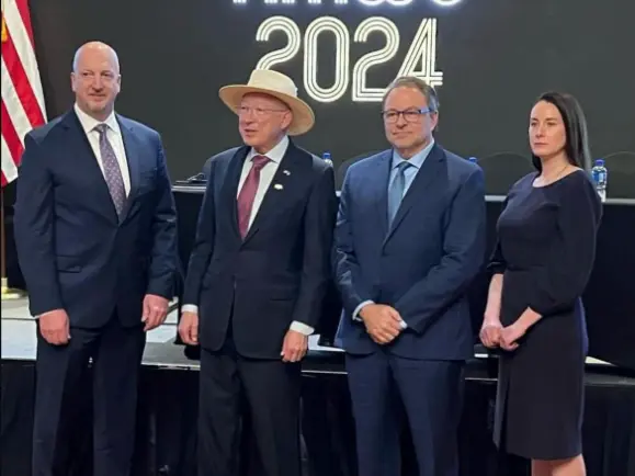 El embajador de Estados Unidos, Ken Salazar, inauguró el Taller para Gerentes de Acreditación en México. Imagen: Gob. Metepec