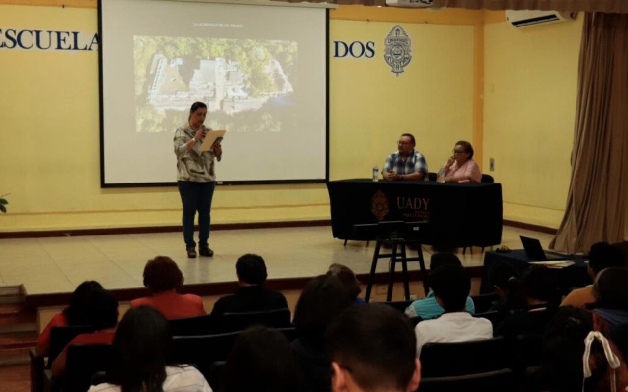 Investigadores participaron en una conferencia dedicada a  señalar la importancia del sitio arqueológico k’ Balam.- Foto de la Uady