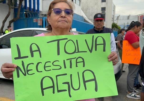 Exigen agua vecinos de la colonia La Tolvan, protestan en Naucalpan