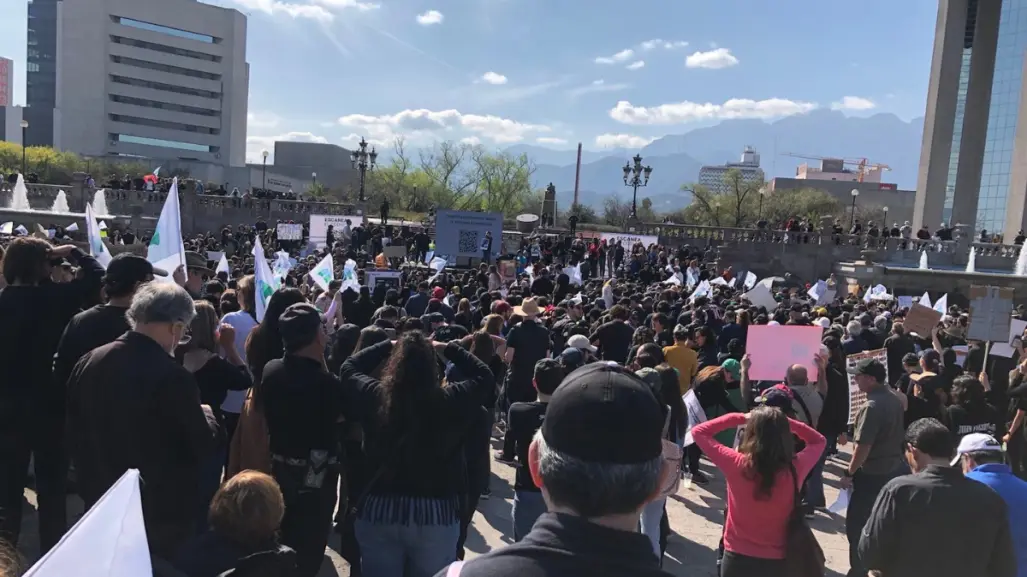 Protesta en Monterrey exige cierre de Refinería de Cadereyta por contaminación