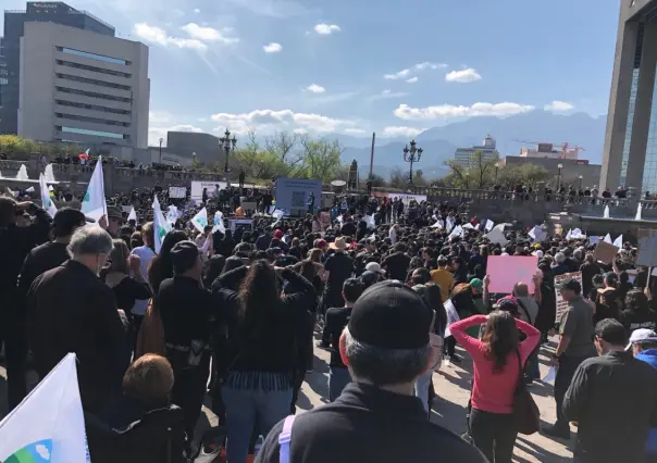 Protesta en Monterrey exige cierre de Refinería de Cadereyta por contaminación