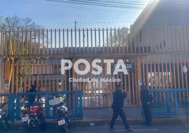 Encapuchados toman instalaciones de Prepa 8 de la UNAM en Álvaro Obregón